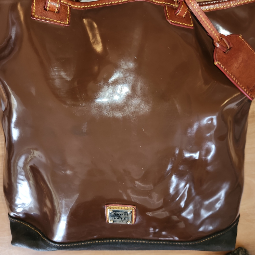 Dooney & Bourke Patent Leather Shopper Tote – Rich Espresso & Cognac​Elevate yo - Picture 3 of 13